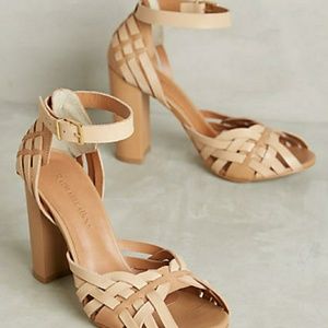 Women’s Anthropologie Raphaella Booz Nude Heels Pre-owned Size 9 heel he…